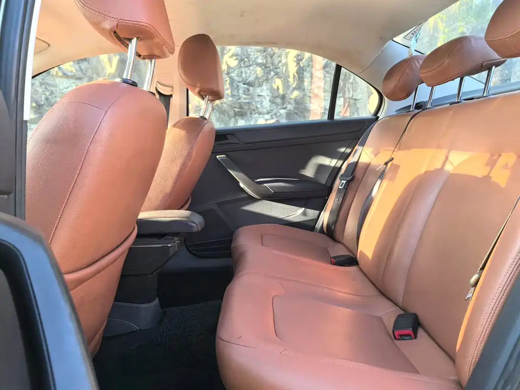 Volkswagen Santana — миниатюра 12