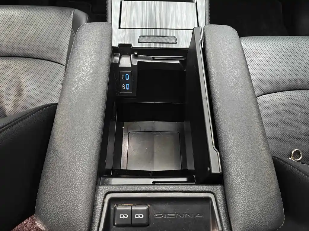 Toyota Sienna 2021 2.5L Luxury
