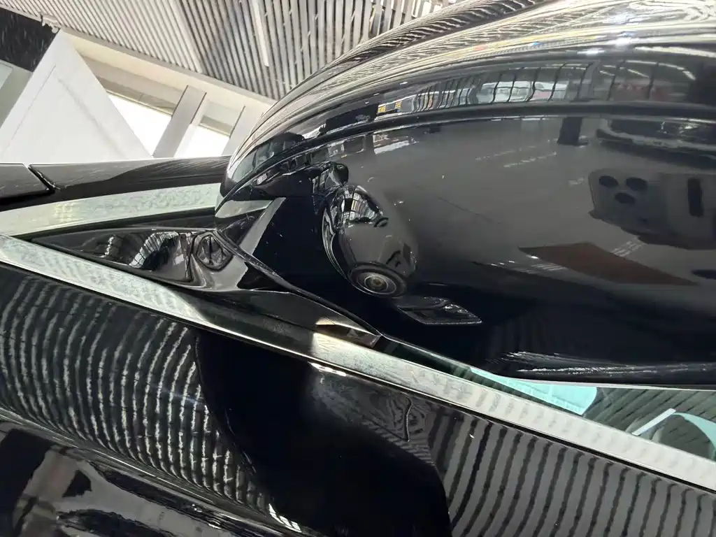 Mercedes-Benz E-Class — миниатюра 13