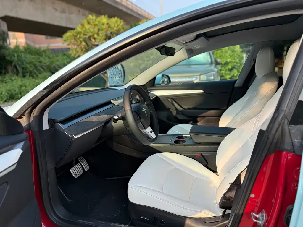 Tesla Model 3 — миниатюра 7