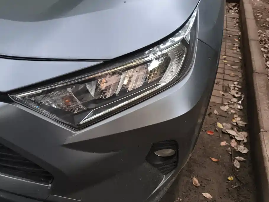 Toyota RAV4 — миниатюра 5