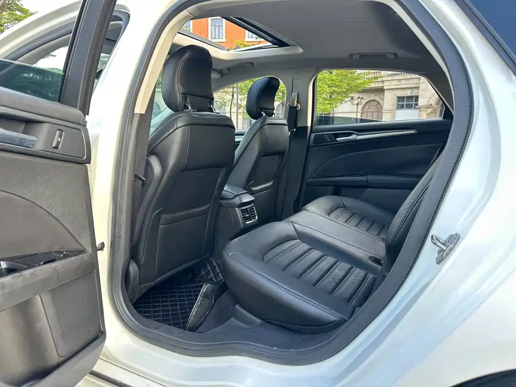 Ford Mondeo — миниатюра 9
