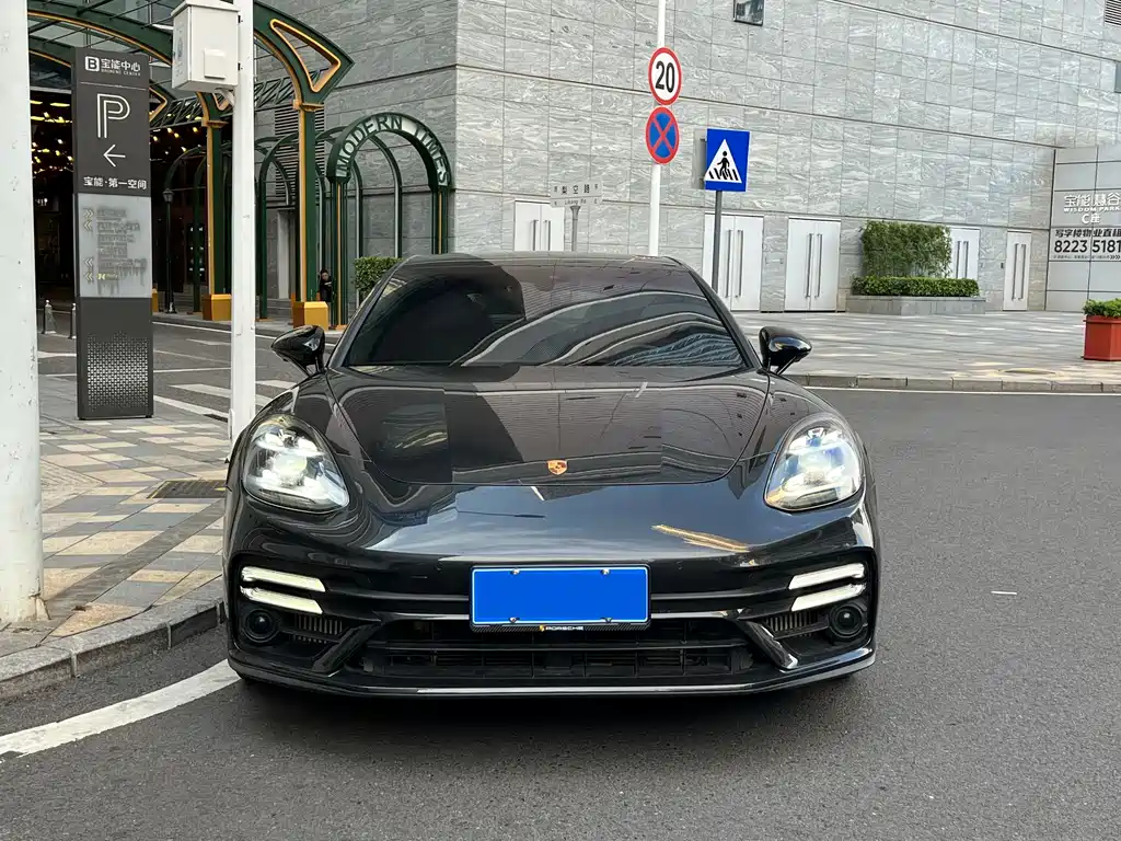 PORSCHE PANAMERA