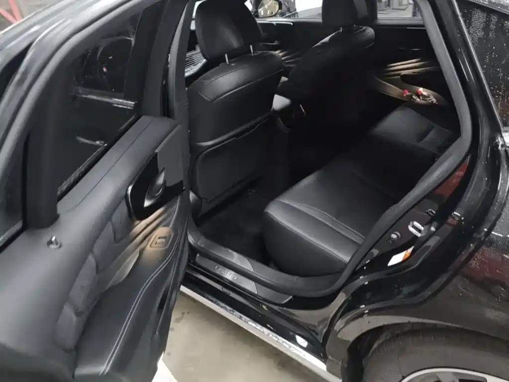 Lexus LS — миниатюра 4