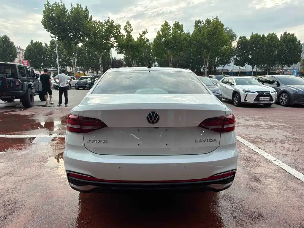 Volkswagen Lavida — миниатюра 5