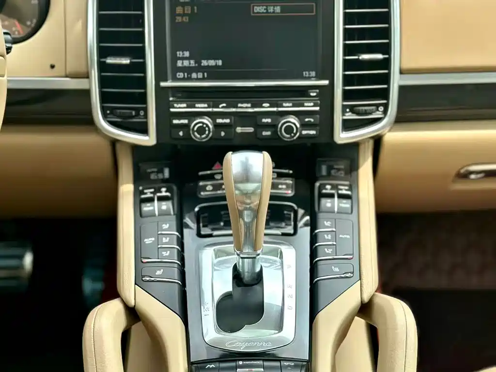 Porsche Cayenne — миниатюра 5