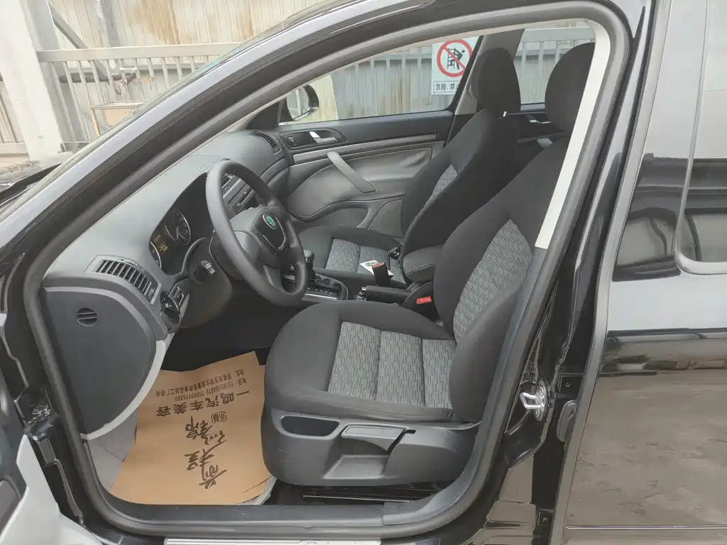 Skoda Octavia 2012 1.6L AT