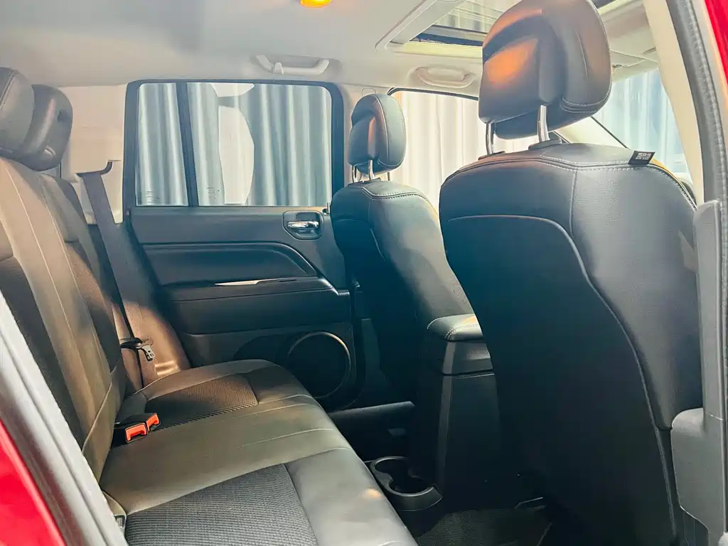 Jeep Compass (Import) — миниатюра 11