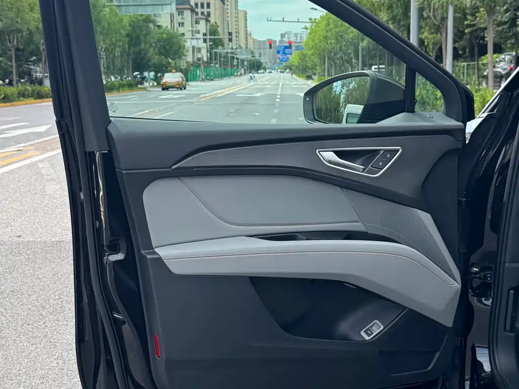 Audi Q5 e-tron — миниатюра 11