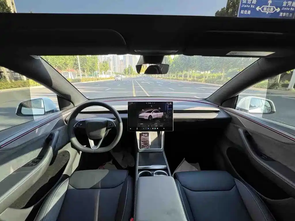 Tesla Model Y L