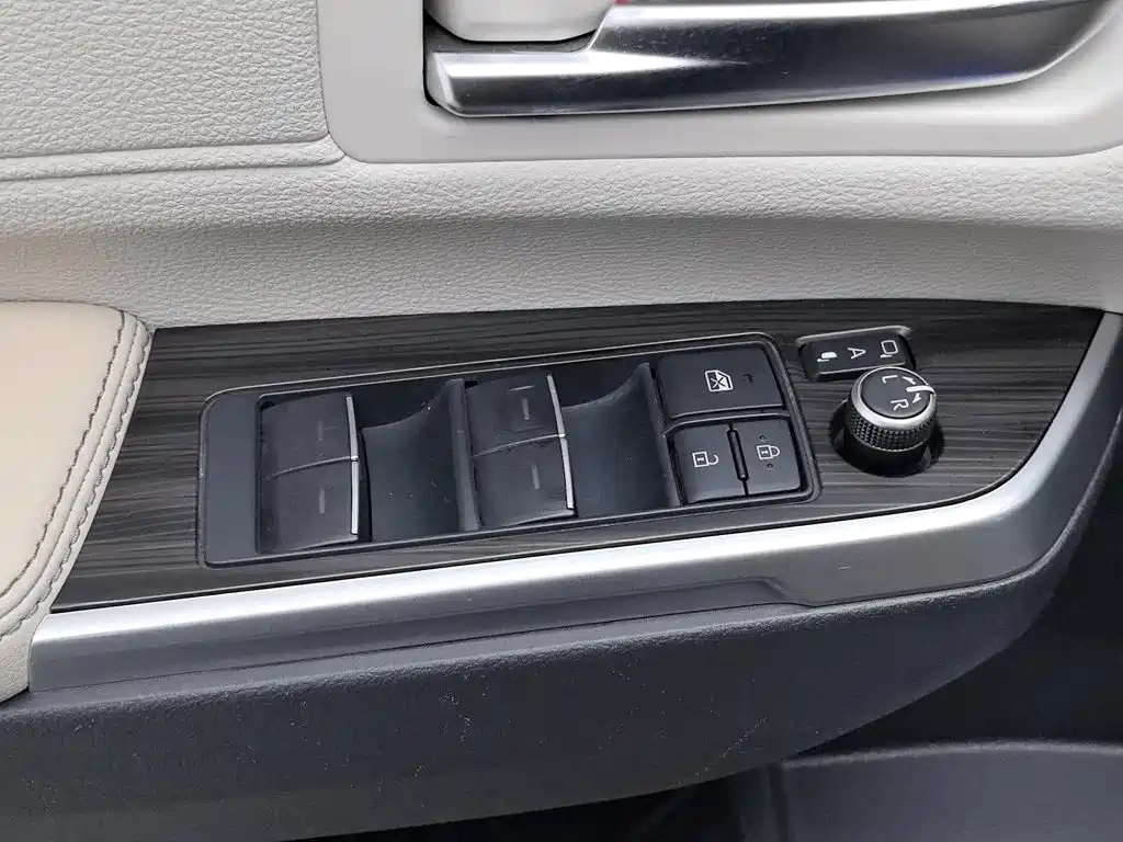 Toyota Sienna — миниатюра 9