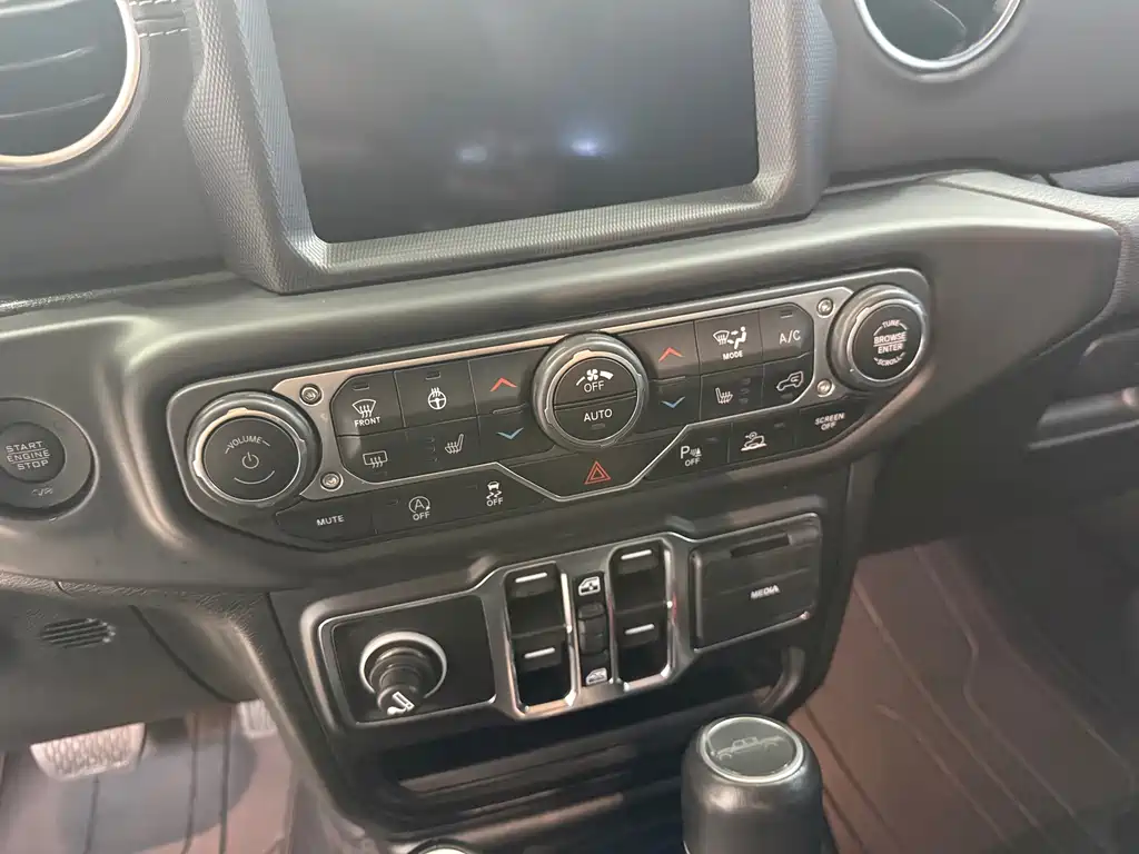 Jeep Gladiator — миниатюра 5