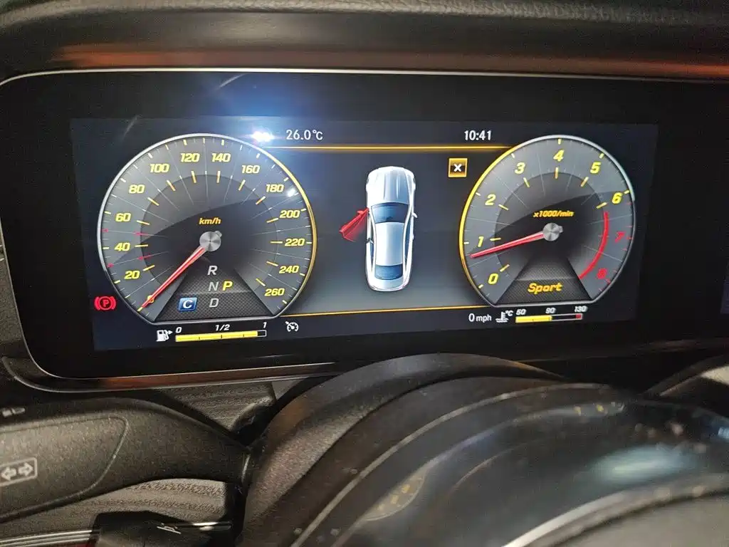 Mercedes-Benz E-Class (Import) — миниатюра 4