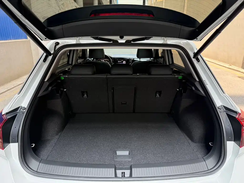 Volkswagen T-Roc — миниатюра 21