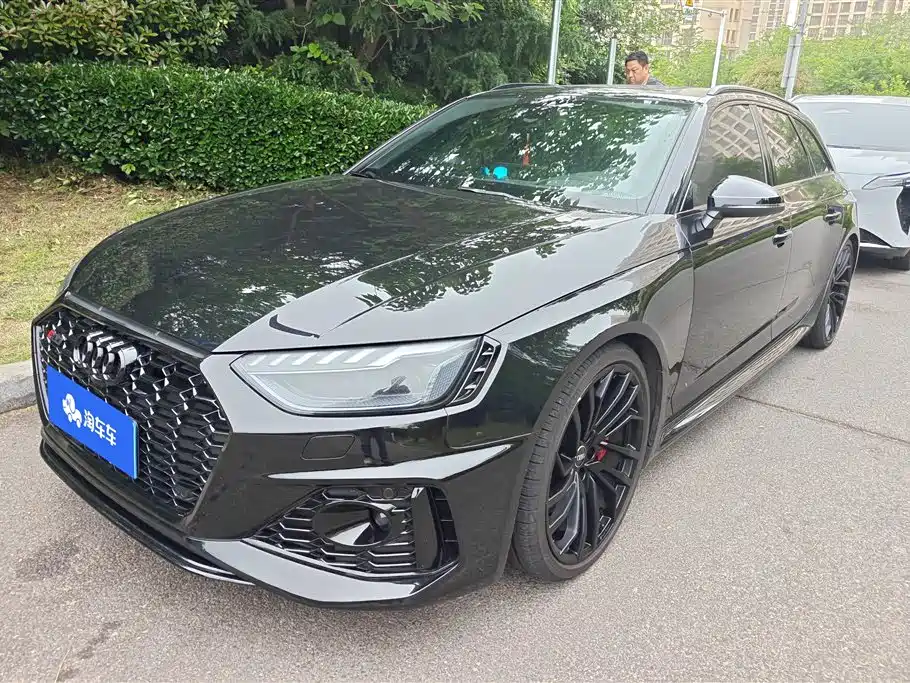 Купить Audi RS 4