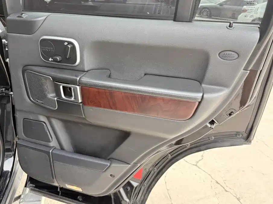 Land Rover Range Rover — миниатюра 22