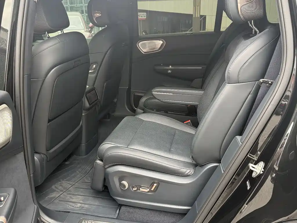 Lynk & Co 900 2025 2.0T 6 мест