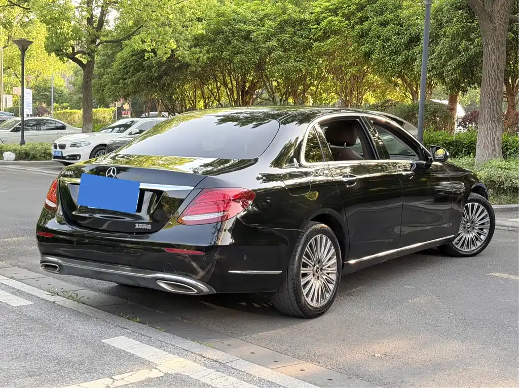Mercedes-Benz E-Class — миниатюра 5