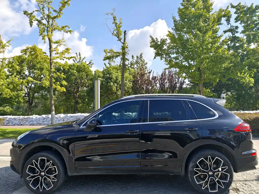Porsche Cayenne — миниатюра 4
