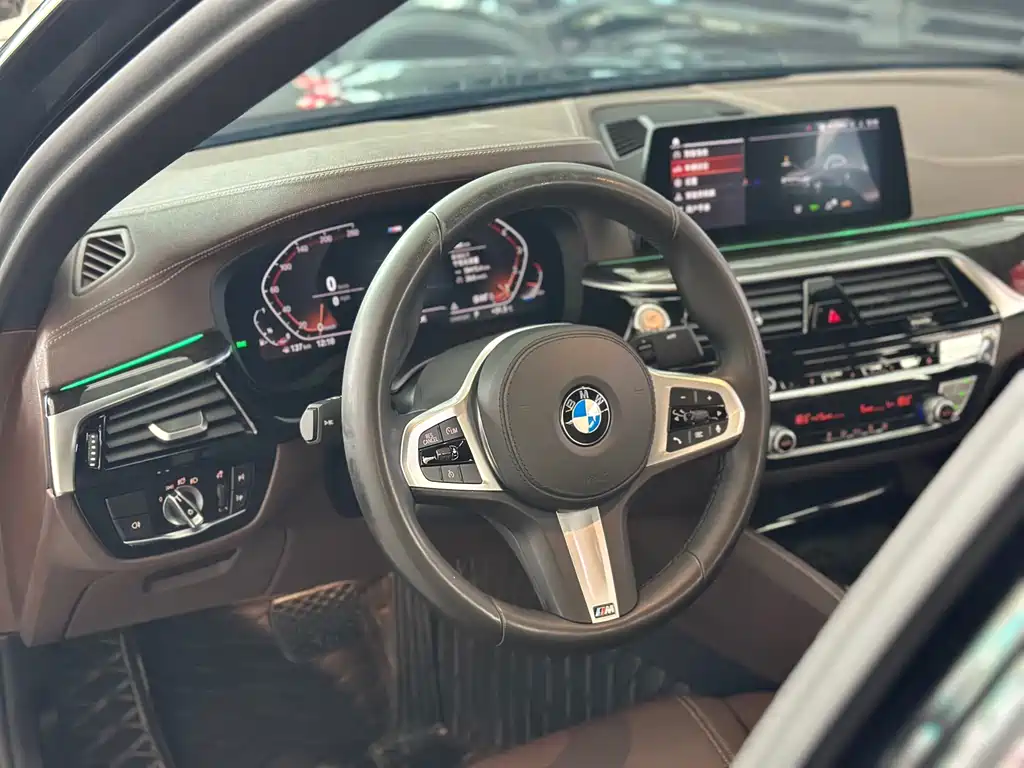 BMW 5 Series — миниатюра 7
