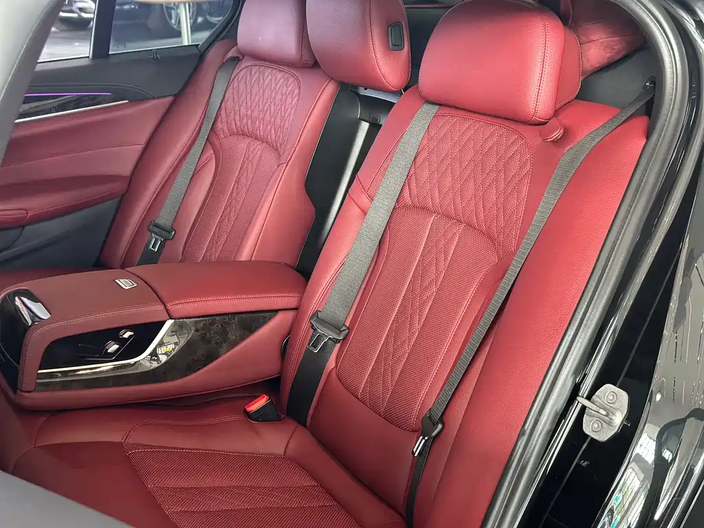 BMW 5 Series — миниатюра 10
