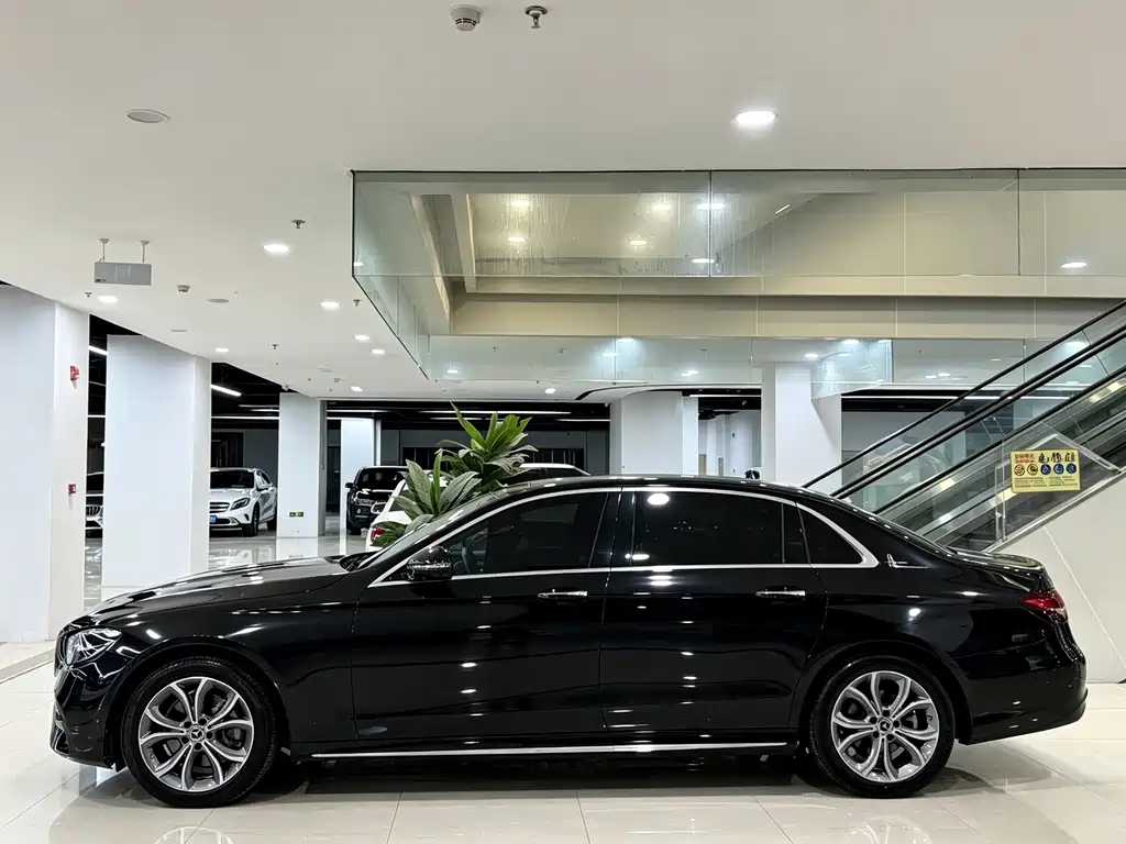 Mercedes-Benz E-Class — миниатюра 3