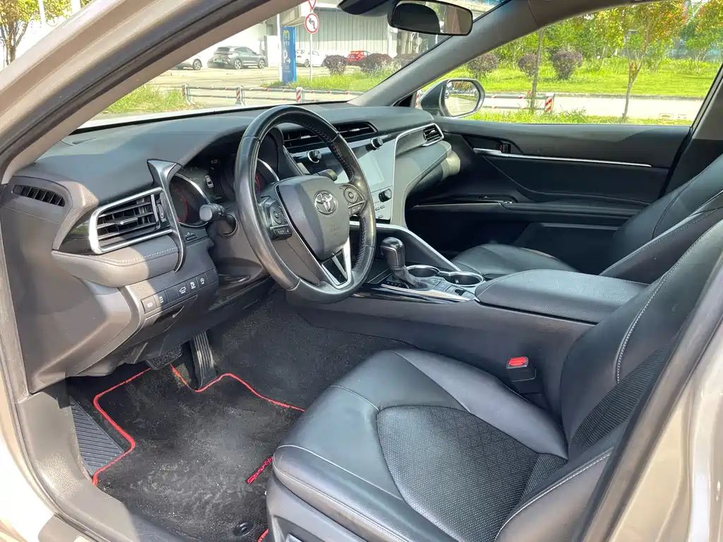 Toyota Camry - фото 4