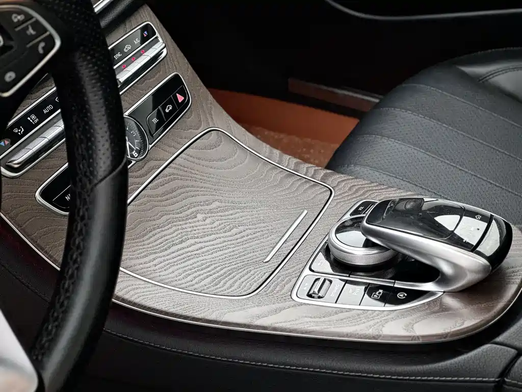 Mercedes-Benz E-Class — миниатюра 10