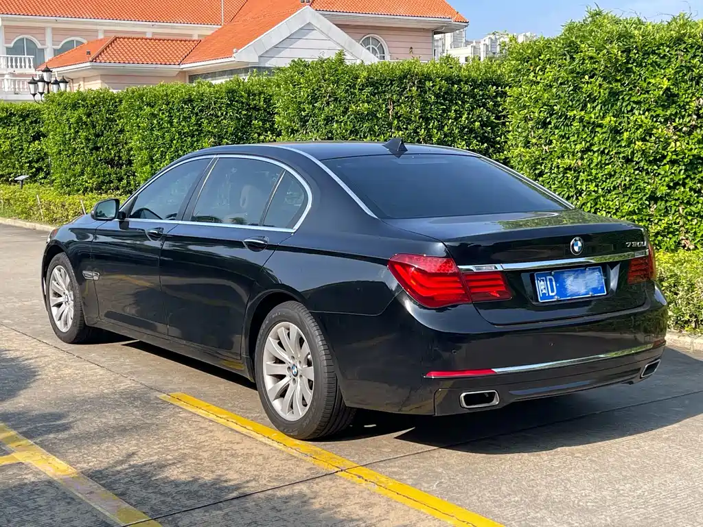 BMW 7 Series — миниатюра 6