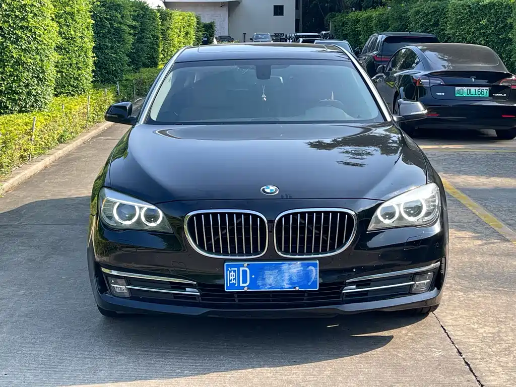 BMW 7 Series — миниатюра 2