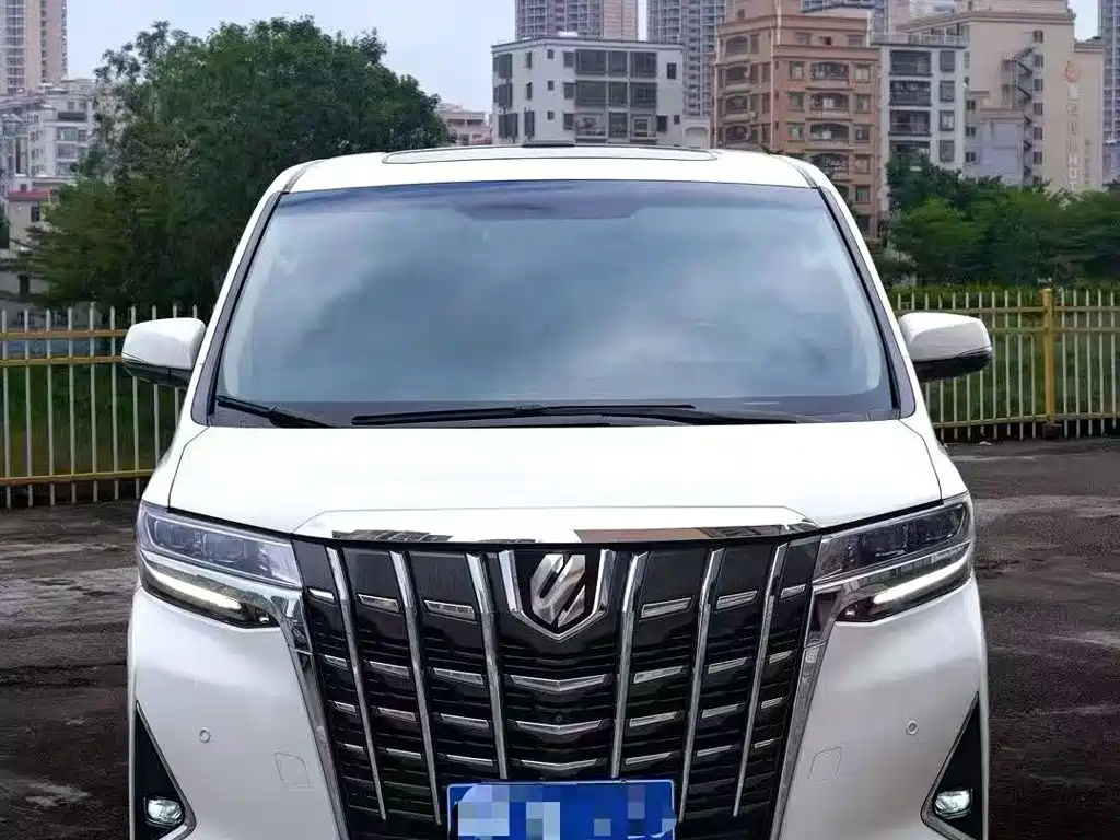 Toyota Alphard — миниатюра 2