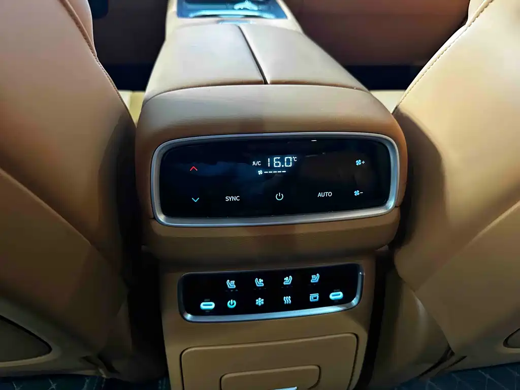 Dongfeng eπ008 2026 мест