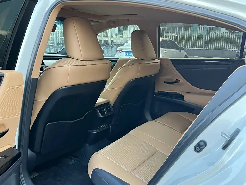 Lexus ES — миниатюра 15