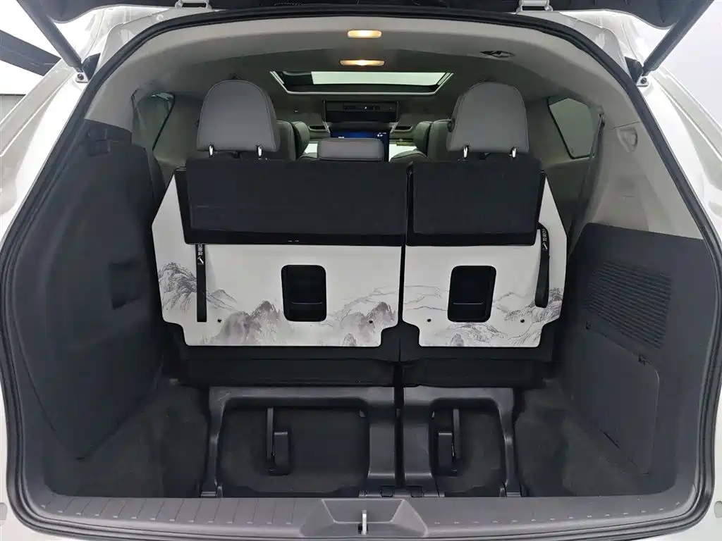 Toyota Granvia 2023 2.5L Luxury