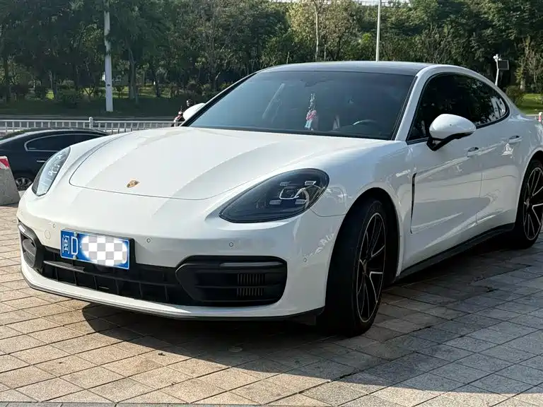 Porsche Panamera 2021