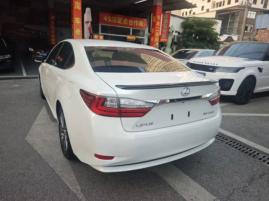 Lexus ES — миниатюра 7