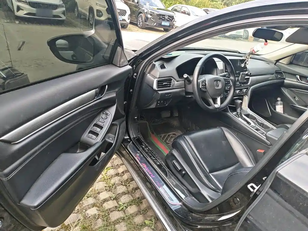 Honda Accord — миниатюра 17