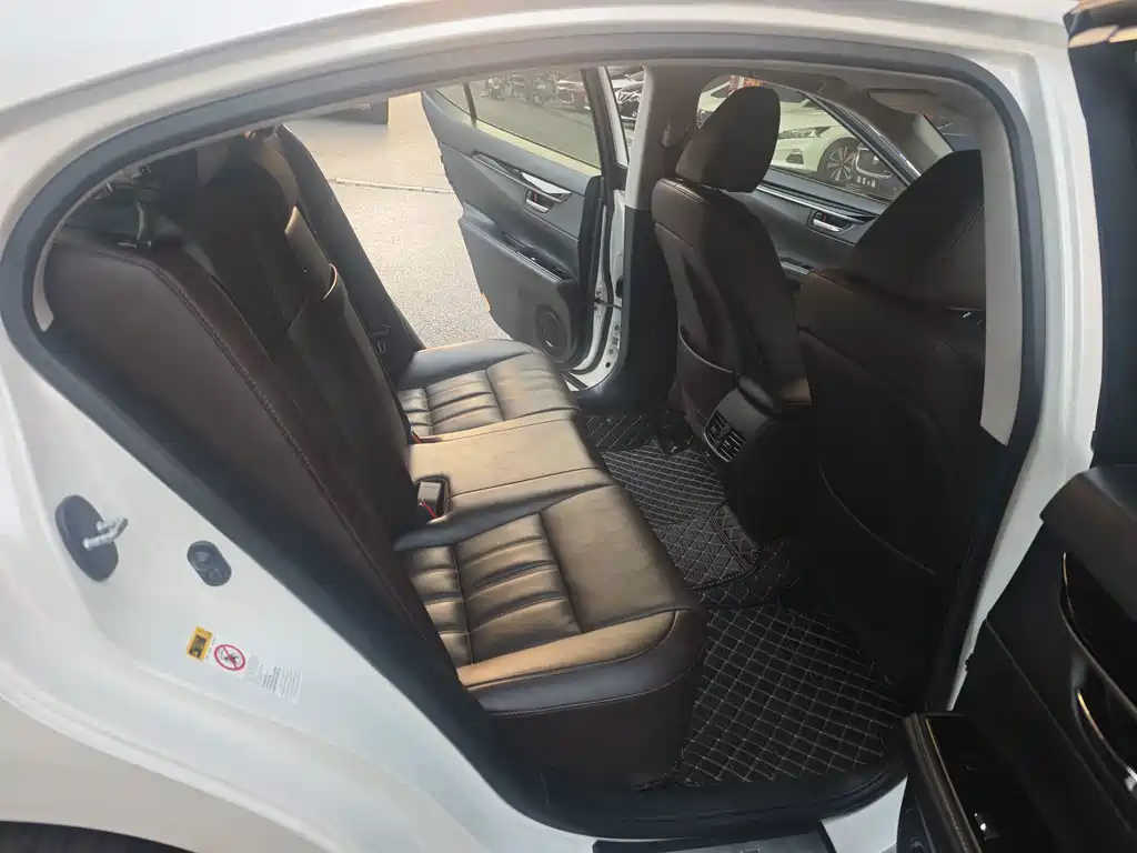 Lexus ES — миниатюра 11