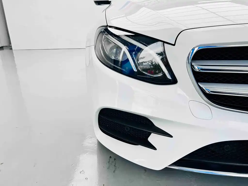 Mercedes-Benz E-Class — миниатюра 5