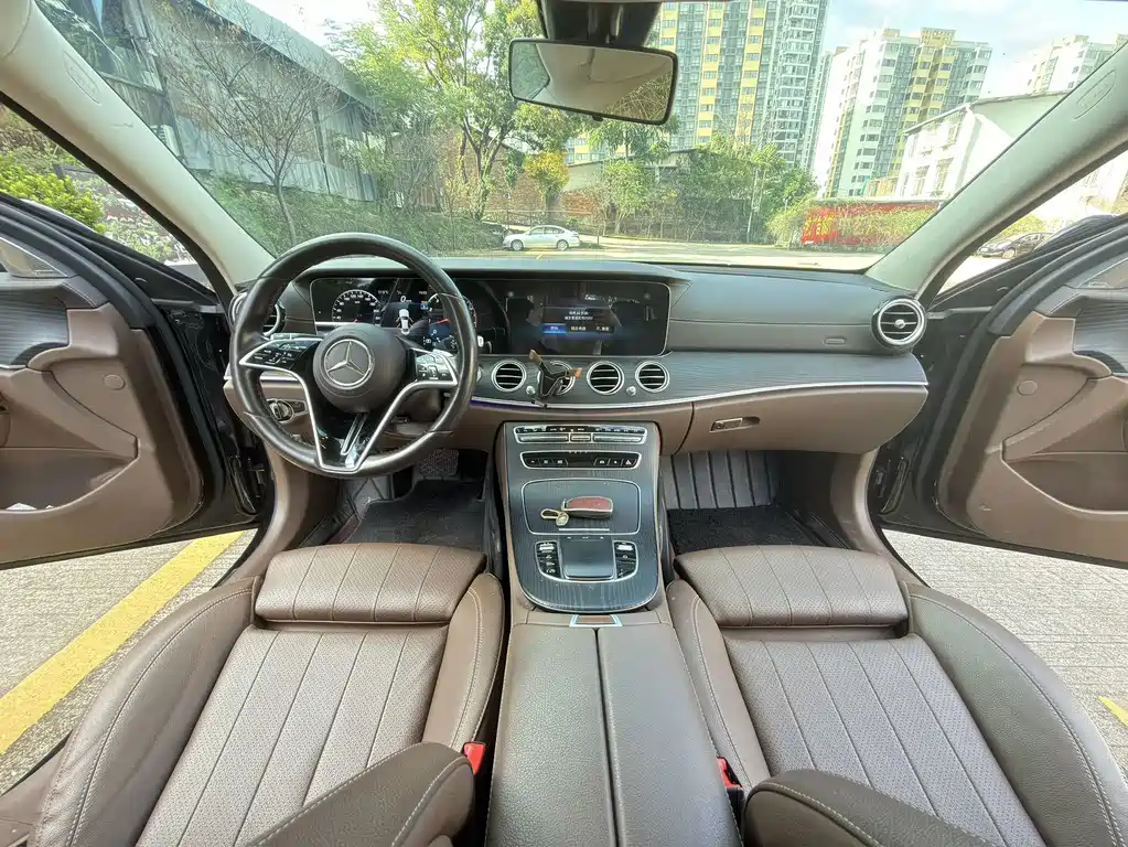 Mercedes-Benz E-Class — миниатюра 5