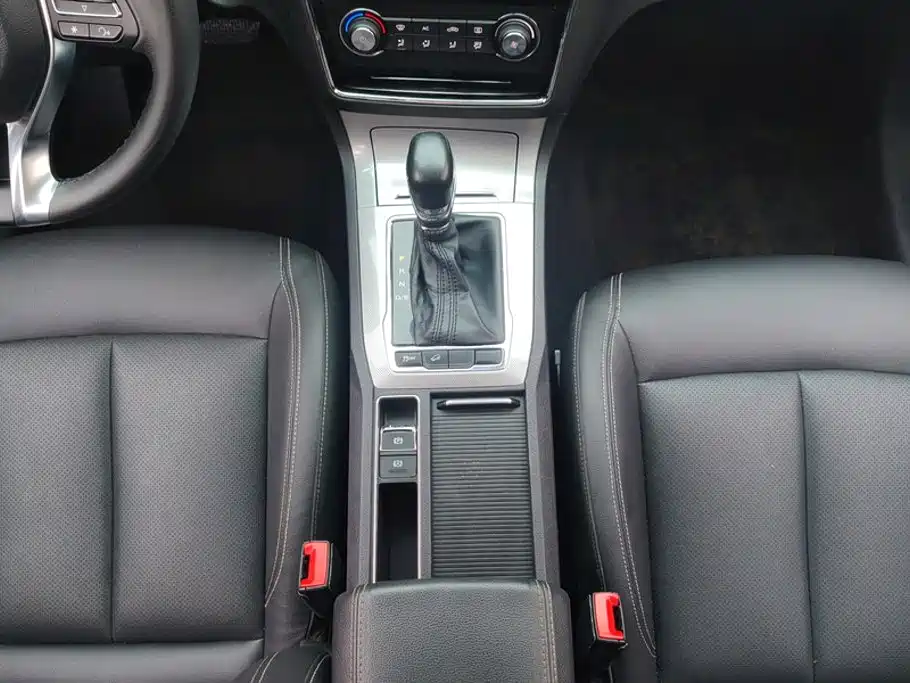 Roewe RX5 — миниатюра 16