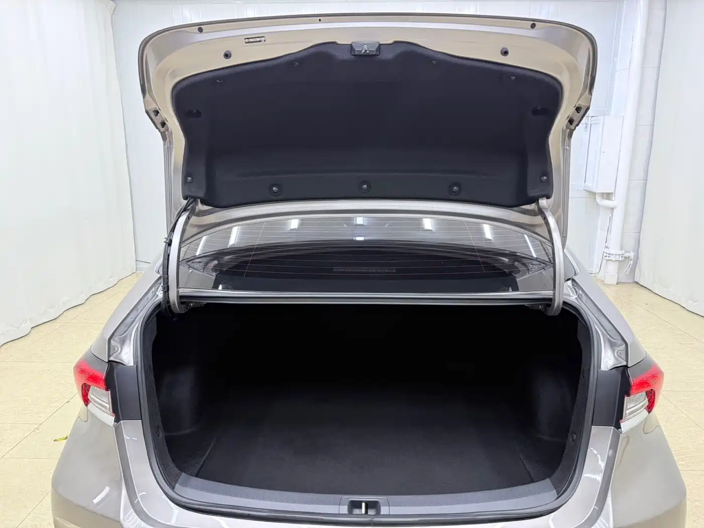 Toyota Corolla id 4589493 из Китая 15