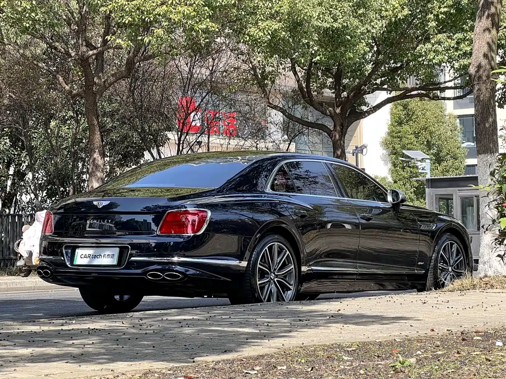 Bentley Flying Spur PHEV — миниатюра 5