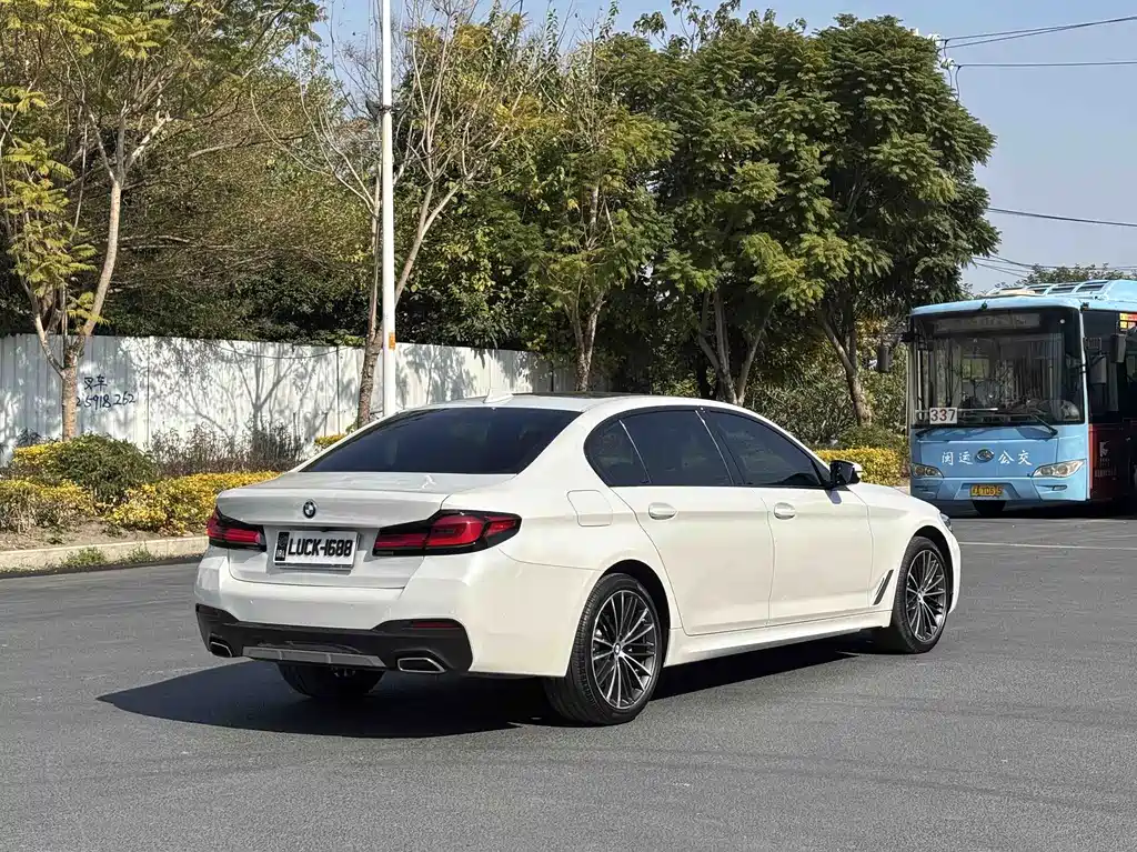 BMW 5 Series — миниатюра 4