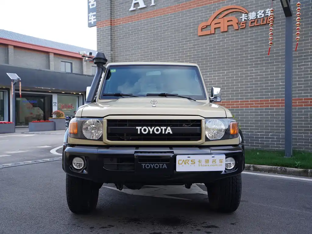 Toyota Land Cruiser LC76 2016 4.0L MT