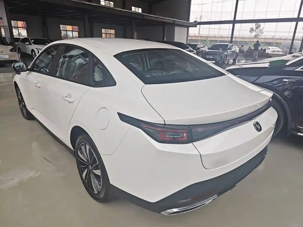 Changan Побег PHEV — миниатюра 5