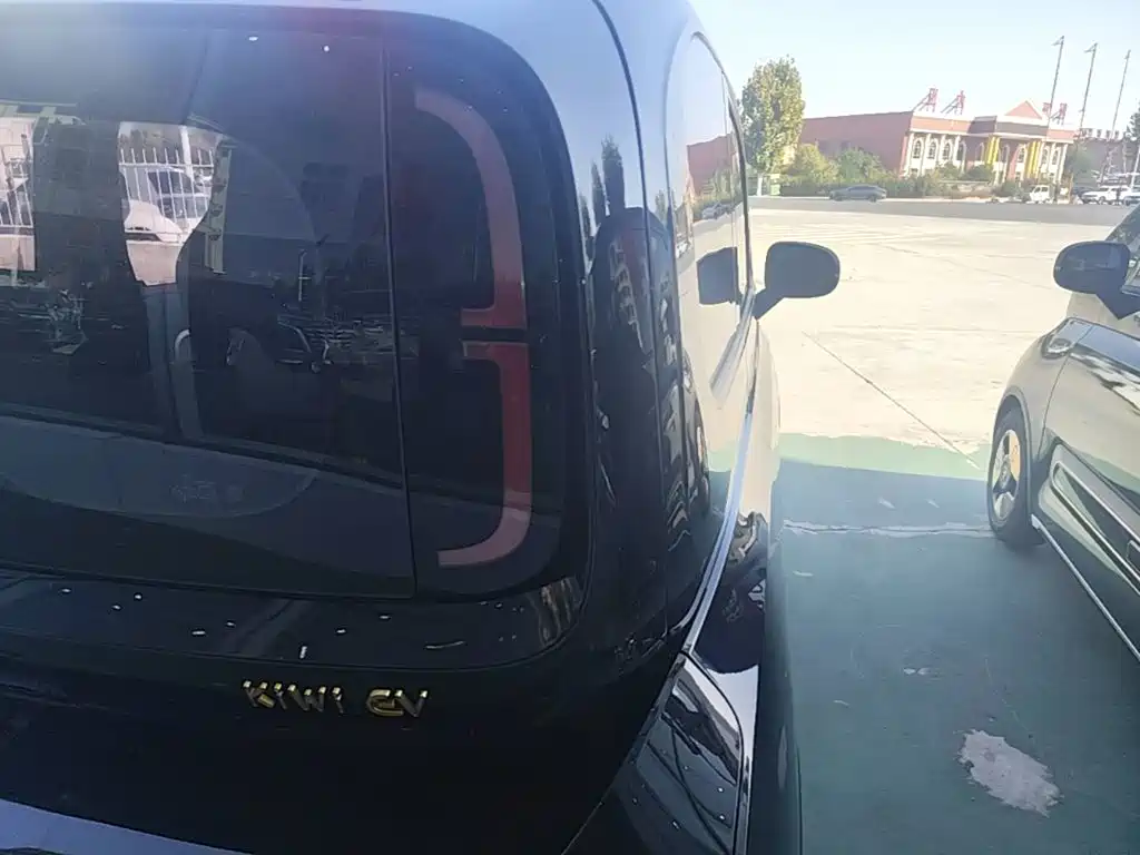 Baojun KiWi EV — миниатюра 8