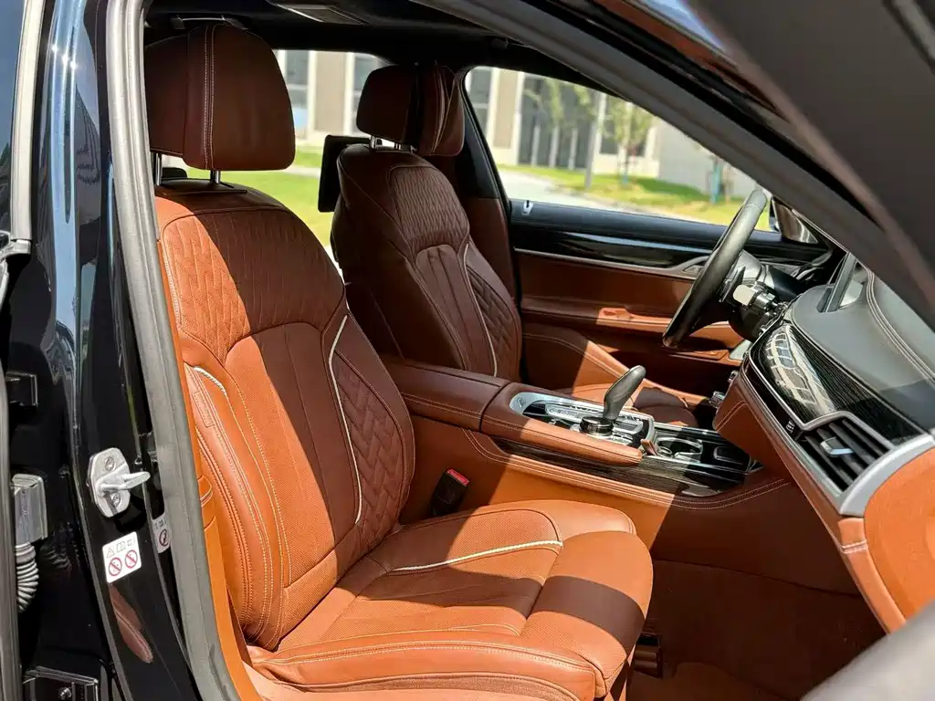 BMW 7 Series — миниатюра 4