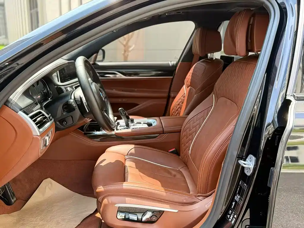 BMW 7 Series — миниатюра 3