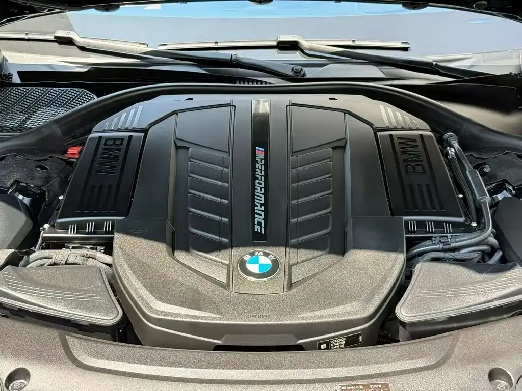 BMW 7 Series — миниатюра 9